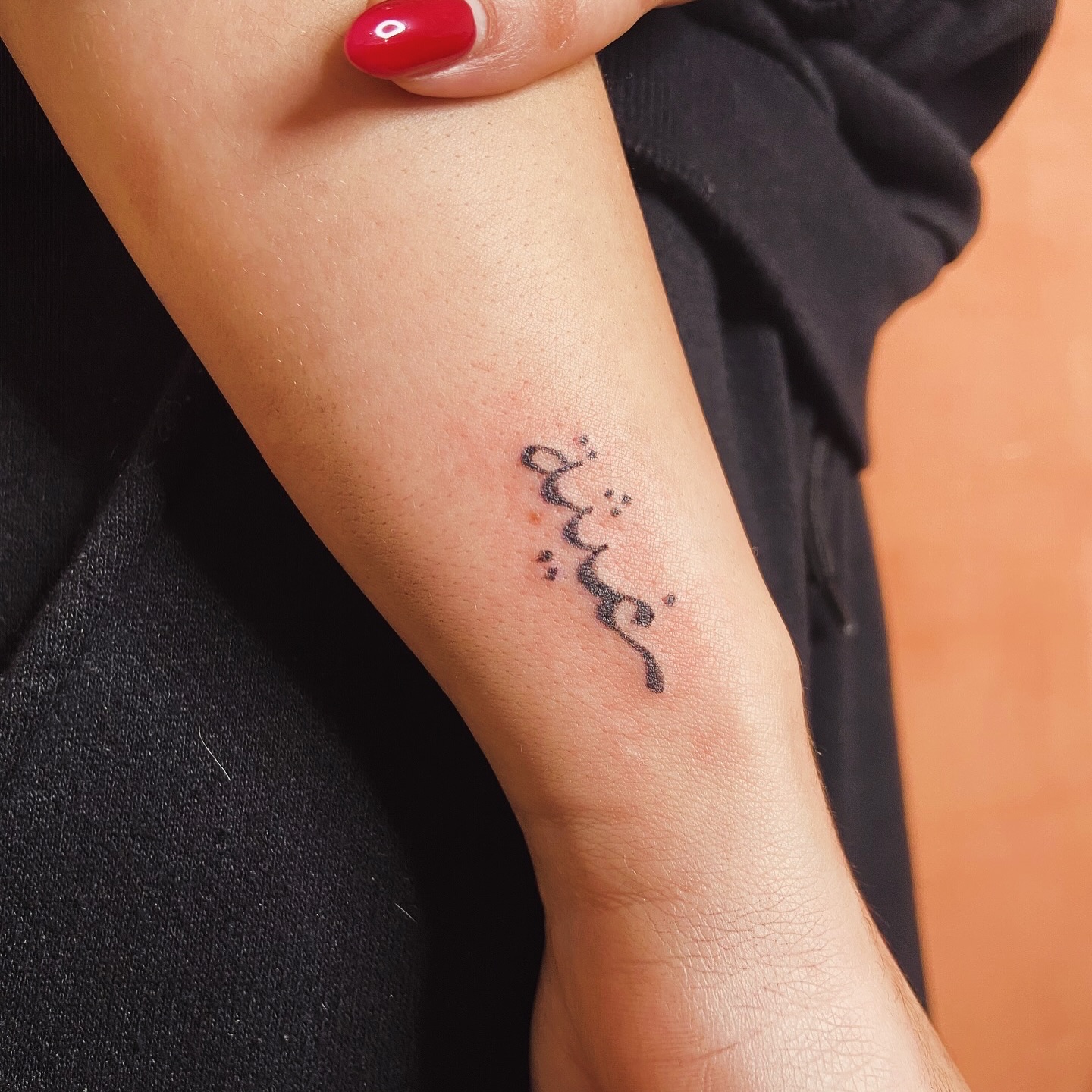 Tatouage Calligraphie Arabe Poignet Femme Handpoke — portfolio Hamsa Tattoo Dijon handpoke