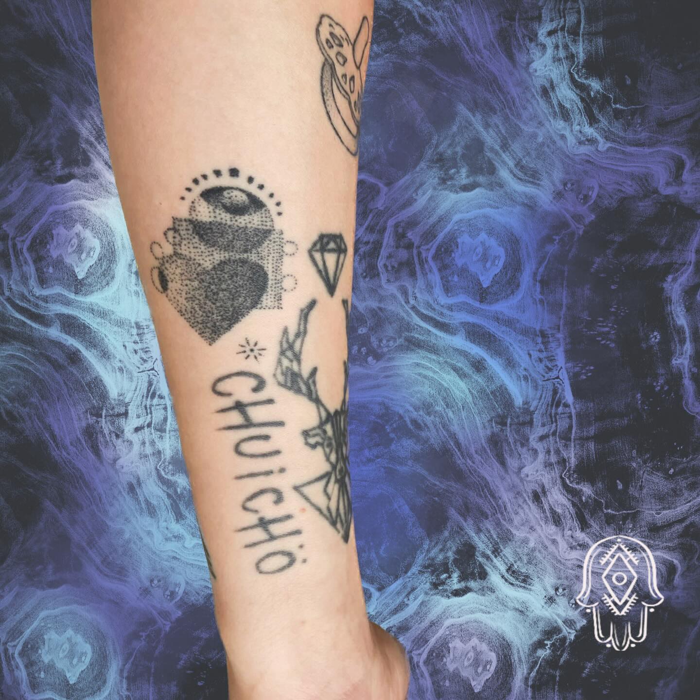 Tatouage Custom Bras Dotwork Lettrage Avant Bras — portfolio Hamsa Tattoo Dijon handpoke