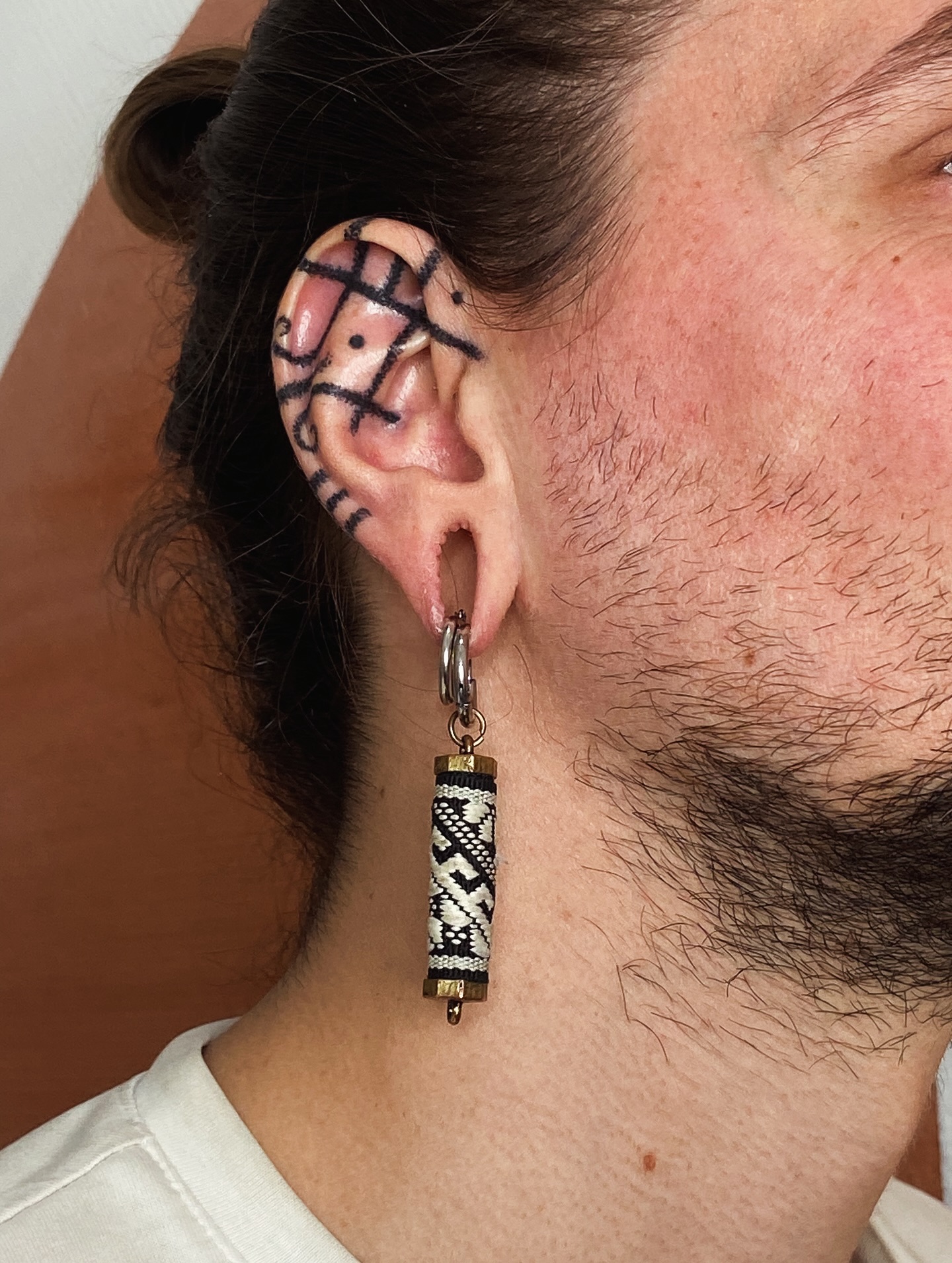 Tatouage Oreille Symboles Amazighs Profil Bijou — portfolio Hamsa Tattoo Dijon handpoke