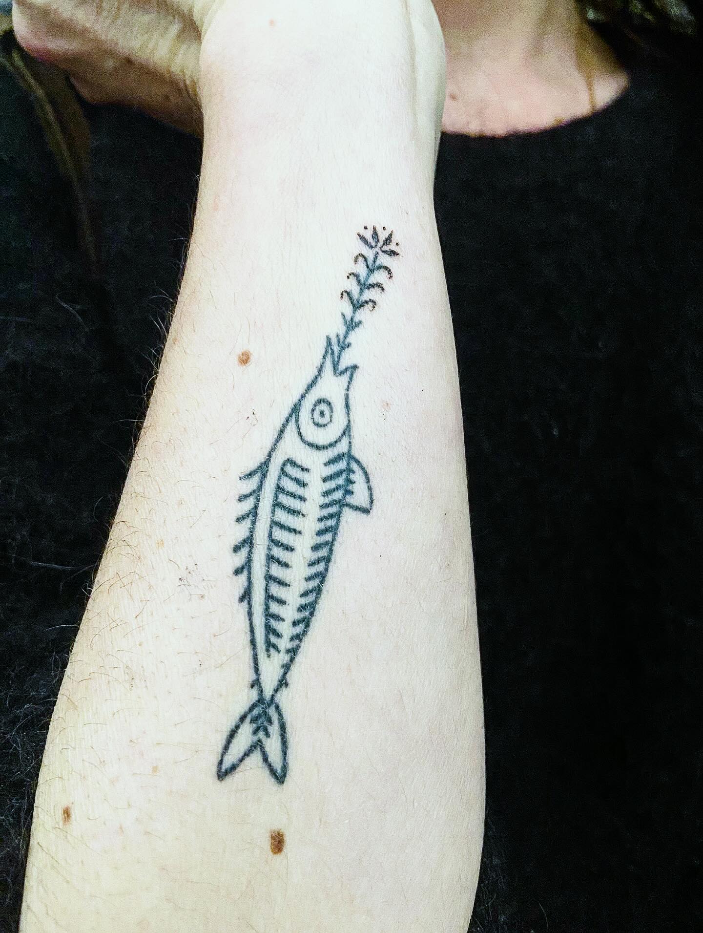 Tatouage Poisson Ornemental Handpoke Avant Bras — portfolio Hamsa Tattoo Dijon handpoke